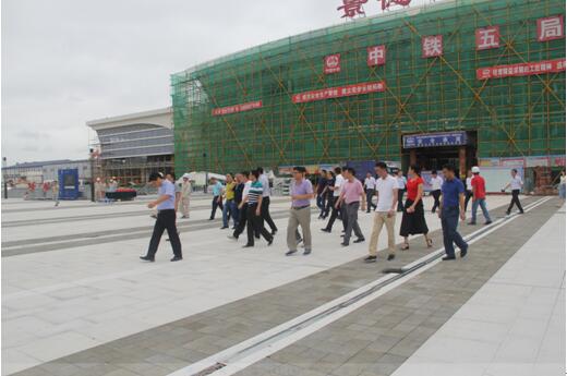 喜迎十九大，身邊看變化——我市干部賢內(nèi)助、鄉(xiāng)鎮(zhèn)街道負(fù)責(zé)人參觀(guān)高鐵商務(wù)區(qū)