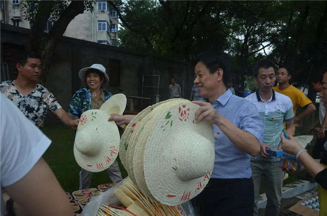 炎炎夏日送清涼，點滴關(guān)懷暖人心——城投集團各黨支部開展“送清涼”慰問一線員工活動